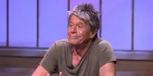 Carr&egrave;re a Travaglio: &ldquo;Ho votato Macron, ma &egrave; il candidato perfetto per i ricchi. E poi &egrave; infastidito dal fatto che le persone non siano intelligenti quanto lui&rdquo;