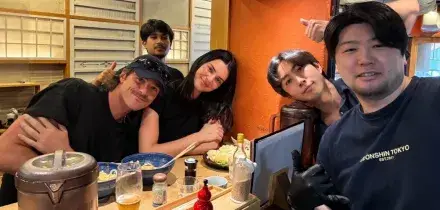 Un ristorante giapponese svela la storia d&rsquo;amore tra Kendall Jenner e Jacob Elordi, tenuta segreta per mesi. Fan impazziti: &ldquo;Facciamo il tifo. Per favore, sposatevi!&rdquo;