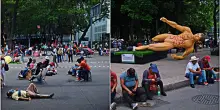 Mondiali, caos in Messico a 7 giorni dal match inaugurale: manifestanti abbattono statue dei calciatori e assaltano i palazzi della politica