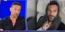 &ldquo;Mettevo due maglioni sotto le giacche per riempire i vestiti, ho perso 38 chili. Prima di entrare in studio mi sono portato la mia siringa di cellule staminali&rdquo;: Costantino Vitagliano torna a parlare della malattia