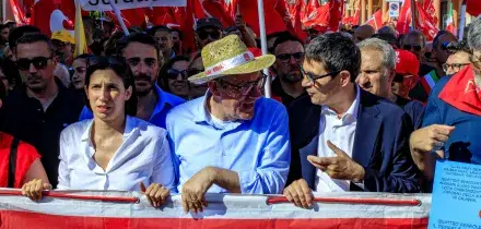 Braccianti uccisi, in tremila al corteo Cgil nel Cosentino. Schlein: &ldquo;Sequestro preventivo per le aziende che sfruttano&rdquo;