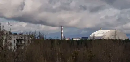 Drone russo colpisce il sito di stoccaggio nucleare di Chernobyl: danni e incendio. Ma i livelli di radiazioni sono nei limiti