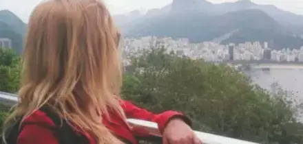 Lasciata sola e dopo aver inutilmente chiesto di parlare con i magistrati italiani, Graciela ritratta davanti a un notaio