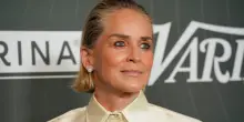 &ldquo;Mi volevano operare al seno per una doppia mastectomia. Io sapevo di non avere il cancro e avevo ragione, erano tumori benigni&rdquo;: lo rivela Sharon Stone