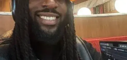 Talay Riley ucciso a coltellate a Londra: &egrave; morto a 35 anni l&rsquo;autore di Dua Lipa e Britney Spears, indagini in corso
