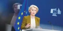 Bilancio Ue, Von der Leyen propone 450 miliardi di nuove tasse: volano stracci coi governi