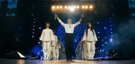 Irama a San Siro festeggia 10 anni di carriera nella cattedrale gotica con Annalisa, Giorgia, Arisa e Rkomi: &ldquo;Ho imparato col tempo che ogni passo ha il suo peso&rdquo;