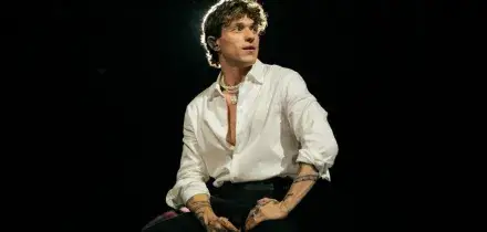 Irama: &ldquo;Ai concerti dopo due ore mi annoio mortalmente per questo a San Siro ho fatto la festa. A X Factor Jake La Furia mi fa sempre ridere. Sono meno malinconico e pi&ugrave; positivo del solito&rdquo;