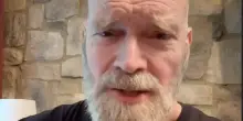 &ldquo;Ho un tumore al seno. Capita ad un uomo su 750 e sono uno di loro. Inizialmente volevo tenere tutto segreto perch&eacute; &egrave; imbarazzante&rdquo;: parla l&rsquo;attore Tyler Mane