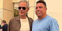 Ronaldo a Bocelli: &ldquo;Ti ho visto con Sinner. Sono geloso di entrambi, mi sono innamorato&rdquo;. Il video dell&rsquo;incontro