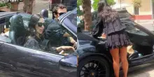 Dua Lipa e Callum Turner, continua la luna di miele in Italia: spunta una &ldquo;location segreta&rdquo; nel Sud tra lusso e avvistamenti in Porsche