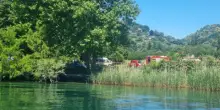 Elicottero precipita sul Lago Maggiore: un morto e tre feriti. Era da poco decollato da una villa