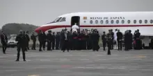 Tenerife, problema tecnico per il volo di rientro del Papa a Roma: Leone XIV torna con l&rsquo;aereo di re Felipe VI
