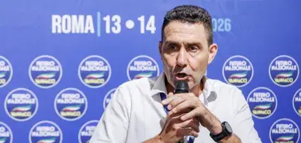 Futuro nazionale, Vannacci chiude l&rsquo;assemblea: &ldquo;Femminicidio? Non esiste, non serve reato specifico&rdquo;. Sul palco lotta alla &ldquo;dittatura Lgbtq&rdquo; e alla &ldquo;islamizzazione dell&rsquo;Italia&rdquo;