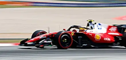 F1, capolavoro di Hamilton: vince a Barcellona, &egrave; il primo successo in Ferrari. Fuori Antonelli | Ordine d&rsquo;arrivo e nuova classifica