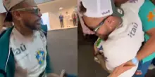 &ldquo;C&rsquo;&egrave; Neymar!&rdquo;: scatta la corsa dei fan nel centro commerciale, ma quando si scopre la verit&agrave; nessuno riesce a crederci