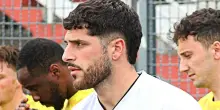 Morto Davide Paglialunga, 21enne calciatore: la sua auto a fuoco dopo un incidente. Grave un suo amico, salvato da un finanziere
