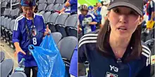 Mondiali, i giapponesi non si smentiscono mai: puliscono la tribuna dopo la partita. &ldquo;&Egrave; una questione di rispetto&rdquo;