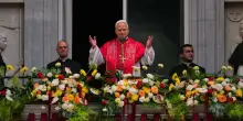 Ogni parola di Papa Leone ha una valenza politica. Il viaggio in Spagna lo conferma