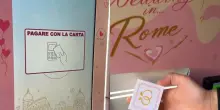Non in chiesa n&eacute; in Comune: a Roma nasce la Wedding Machine, il &ldquo;matrimonio&rdquo; in tre minuti che sta diventando un fenomeno virale