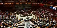 Decreto accise, la maggioranza sopprime quattro norme dopo interlocuzioni con il Quirinale: il testo dovr&agrave; tornare al Senato