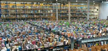 Piccoli pacchi, dall&rsquo;1 luglio arrivano la tassa Ue da 3 euro e il balzello italiano di 2. Che potrebbero sommarsi
