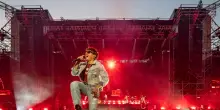 Olly commosso a Genova: &ldquo;Il successo a 25 anni? Ho vacillato moltissime volte nella vita e nel lavoro, ma sono maturato tanto. Dopo il tour andr&ograve; in Sardegna coi miei amici e possibilmente vorrei innamorarmi&rdquo;
