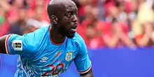 &ldquo;Ho aperto la porta e mi ha lanciato dell&rsquo;acido in faccia. Non riuscivo a respirare&rdquo;: Yoane Wissa, l&rsquo;eroe del Congo ai Mondiali, racconta quando cercarono di rapinare suo figlio appena nato