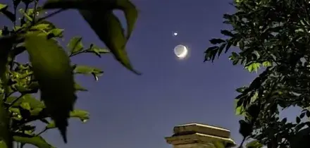 Il &ldquo;bacio&rdquo; tra Luna e Venere al tramonto: lo spettacolo immortalato nel cielo di Genova