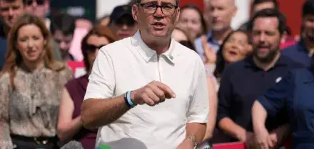 Andy Burnham ora &egrave; pronto a sfidare Starmer per la guida dei Labour: stravince alle suppletive a Makerfield e ora punta Downing Street