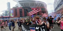 Stadi pieni, maxischermi nei musei, ascolti tv da record: per la prima volta il soccer unisce gli Usa (divisi da Trump)