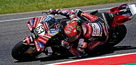 Moto Gp, un super Bagnaia vince la sprint a Brno: &egrave; il suo primo successo stagionale. Fuori Bezzecchi | Risultati e nuova classifica