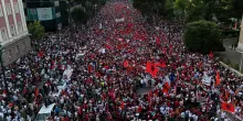 Albania, palazzo del governo accerchiato dopo 3 settimane di proteste: non solo il resort di Kushner, vogliono le dimissioni di Edi Rama