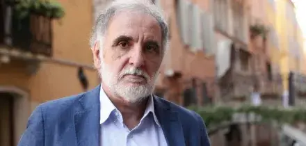 &ldquo;Michele Mari resta in gara. Si giudica il libro, non l&rsquo;autore&rdquo;: la decisione del Premio Strega dopo le offese a Murgia