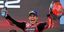 MotoGp, Marc Marquez vince ancora a Brno e accorcia su Bezzecchi: eguagliato Valentino Rossi. Sul podio Bagnaia | Ordine d&rsquo;arrivo e nuova classifica