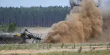 Lituania, la Nato si esercita al confine bielorusso: la Germania schiera 2.300 soldati. E punta a raddoppiarli