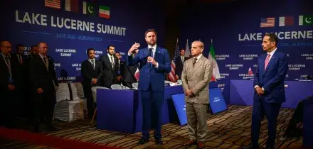 Usa-Iran, concluso il primo round di colloqui: linea di comunicazione su Hormuz, il banco di prova &egrave; il Libano