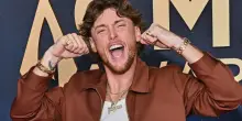Mandato di arresto per Bailey Zimmerman: il cantante accusato di aver causato danni per oltre 16mila dollari a una camera d&rsquo;albergo, ma non ha mai risposto alla polizia