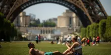 Il caldo estremo paralizza mezza Europa: scuole e treni fermi in Uk. In Francia 42 vittime, due morti in Italia