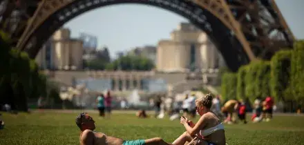 Emergenza caldo in Francia, salgono a 40 i morti per annegamento in cerca di refrigerio. Lecornu: &ldquo;Attivato il Piano sanitario straordinario&rdquo;