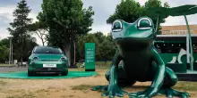 La rana torna nella Capitale. Twingo E-Tech Electric diventa un&rsquo;opera d&rsquo;arte