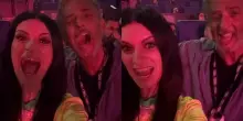 &ldquo;La regola dell&rsquo;amico non sbaglia mai &ldquo;: Laura Pausini e Fiorello scatenati da Max Pezzali all&rsquo;Olimpico