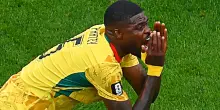 Sette capi d&rsquo;accusa per stupro per Thomas Partey: l&rsquo;inglese Spence non gli stringe la mano, il pubblico lo fischia