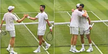 Sinner testa l&rsquo;erba del Centrale a Wimbledon: allenamento con Djokovic. Poi abbracci e sorrisi