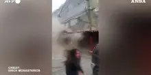Terremoto in Venezuela, il momento in cui il sisma colpisce El Junquito: la scossa in diretta tra urla e corse disperate