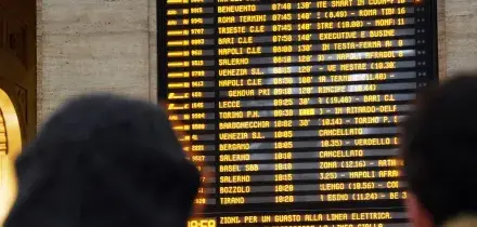 Sciopero dei treni oggi 23 luglio: la circolazione &egrave; a rischio per 24 ore