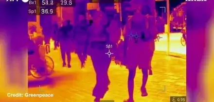Clima, Londra diventa rovente: le impressionanti immagini delle termocamere diffuse da Greenpeace