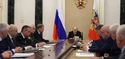 Putin: &ldquo;Carenza di carburante dopo gli attacchi alle nostre raffinerie&rdquo;. Cremlino crea task force e valuta lo stop all&rsquo;export