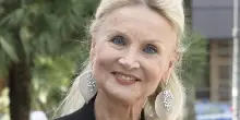 &ldquo;Quando mia sorella stava morendo, i medici le hanno praticato l&rsquo;accanimento terapeutico. La vidi soffrire in maniera terribile. Con Warren Beatty fin&igrave; perch&eacute; voleva fare sesso a tre&rdquo;: parla Barbara Bouchet