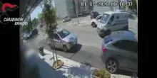 Assalto al portavalori, guardia giurata spara: rapinatori fermati dopo la fuga dai carabinieri: il video